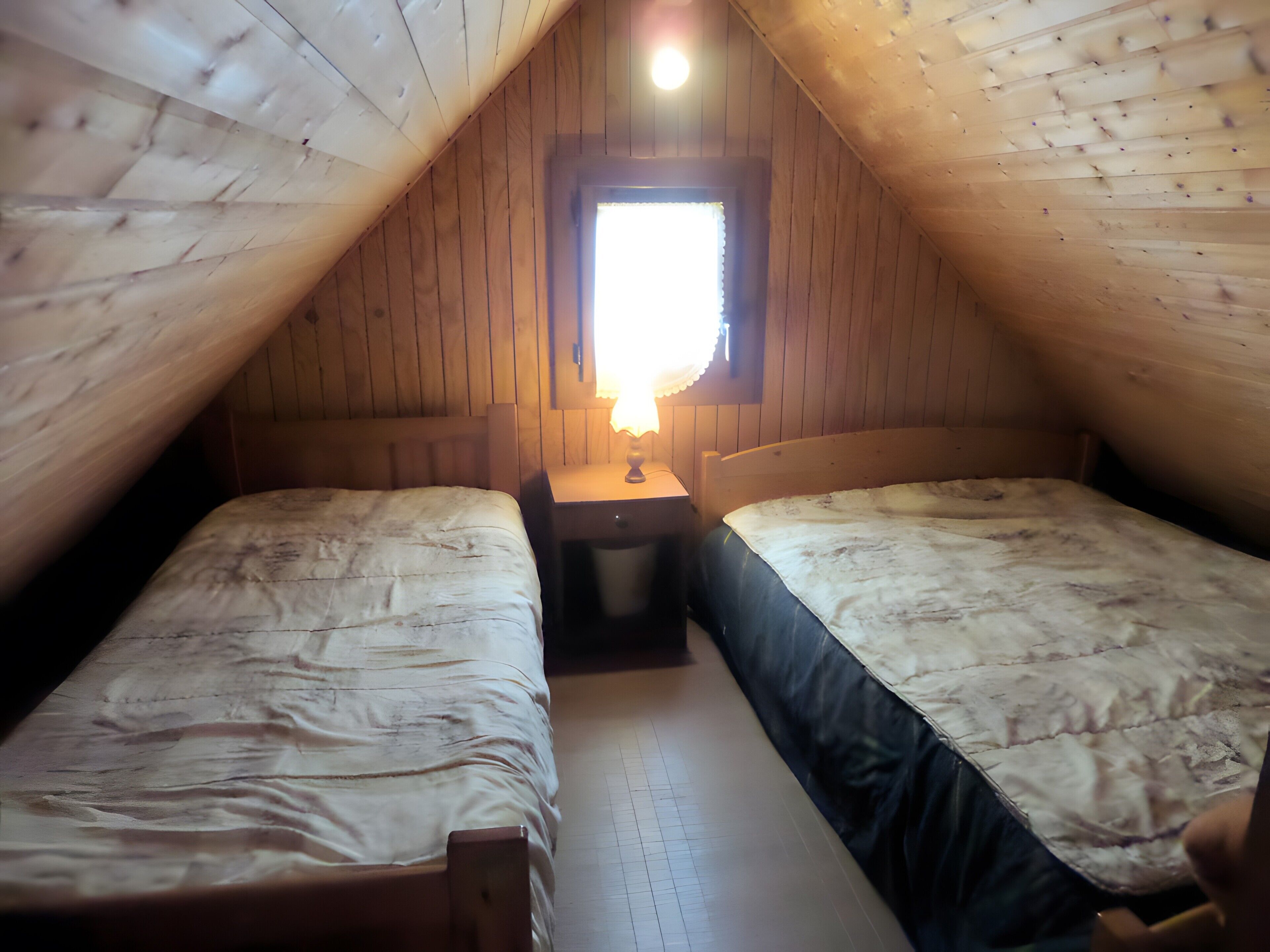 2 Schlafzimmer, Bügeleisen/Bügelbrett