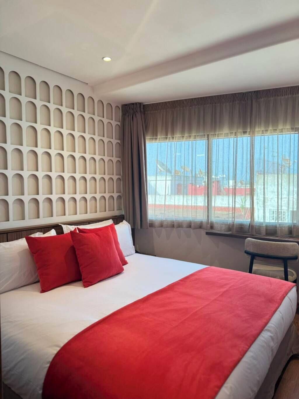Phòng Deluxe | Két bảo mật tại phòng, phòng cách âm, bàn ủi/dụng cụ ủi quần áo 