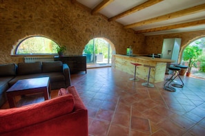 TV, fireplace, DVD player
