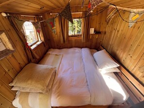 1 bedroom, iron/ironing board, internet