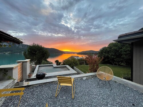 Maison au bord du lac d Annecy