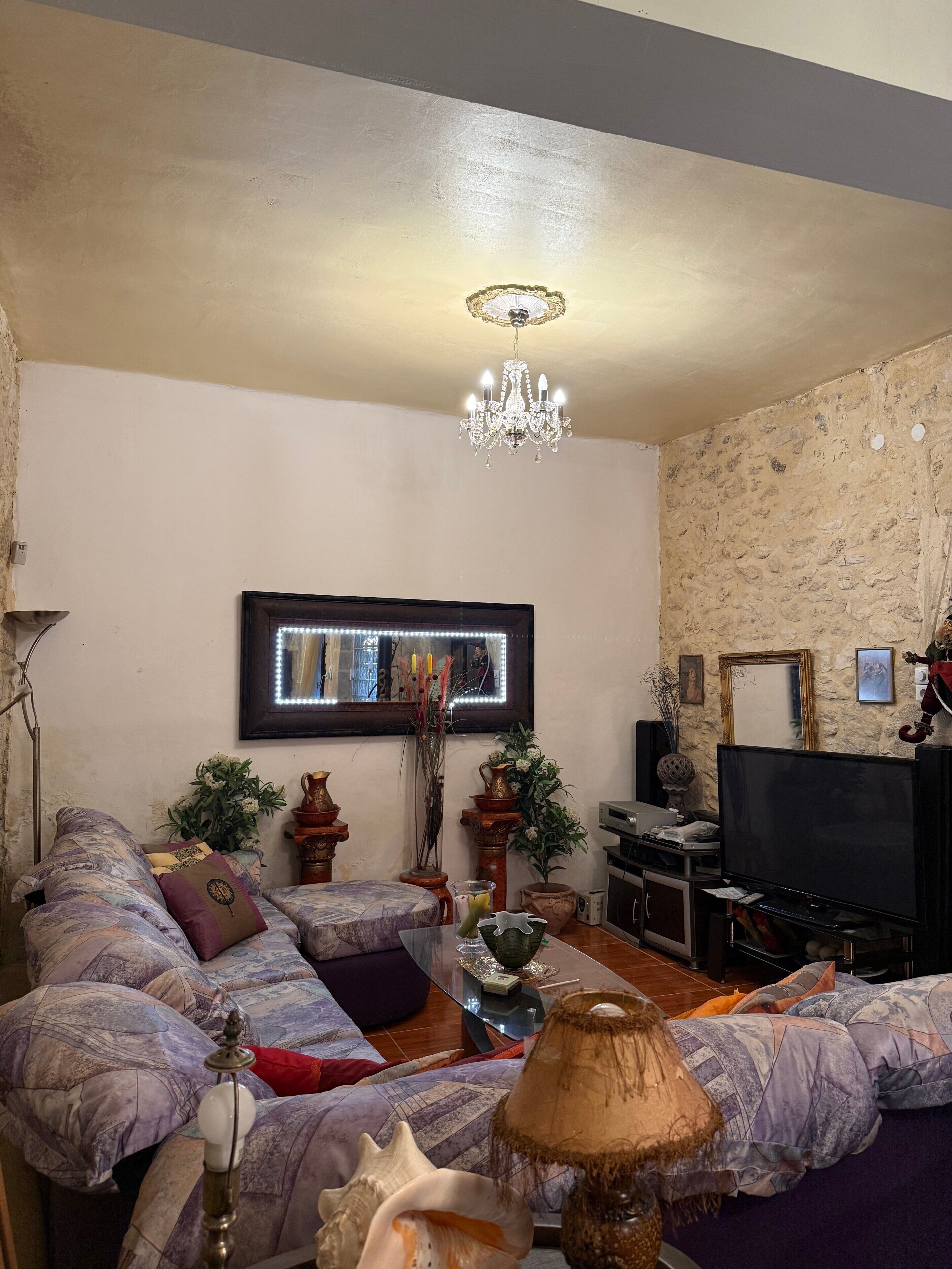 TV, fireplace