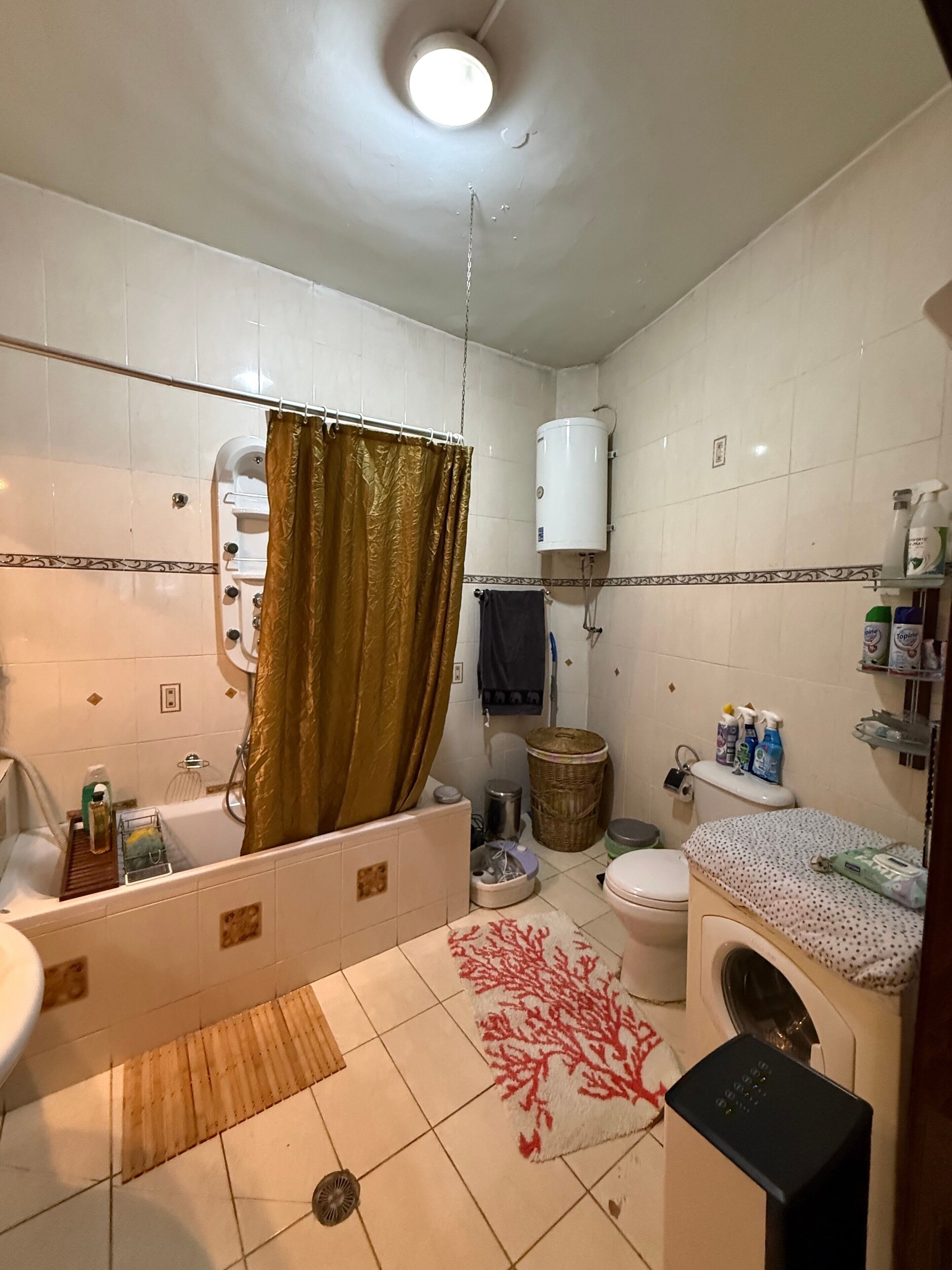 Een douche, een haardroger, handdoeken