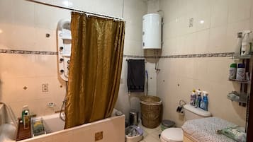 Een douche, een haardroger, handdoeken
