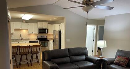 Updated 2-Bed 2-Bath Condo Close to Altru & UND