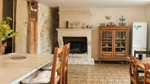 Unclassified image, 5 of 59, button - Unique stone retreat one hour from Paris (Neufchelles)