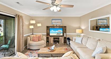 Dogs Stay Free! 2 Bed Condo by the Sea