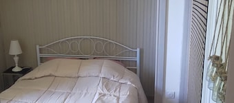 MOINY Vacation Rental - House for 4 people, 2 bedrooms, CHINON