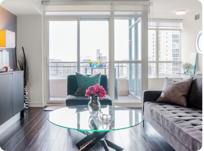 Elegant 2BR/2BA Condo with Balcony Overlooking Park - 8min walk to Rogers Centre