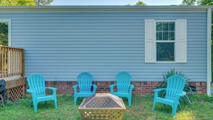 Unclassified image, 3 of 19, button - Pets Welcome! Lexington Getaway w/ Gigantic Yard (Lexington)