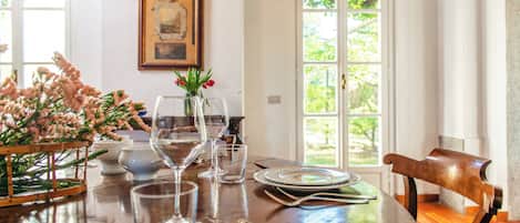 Villa (4 Bedrooms) | Comedor