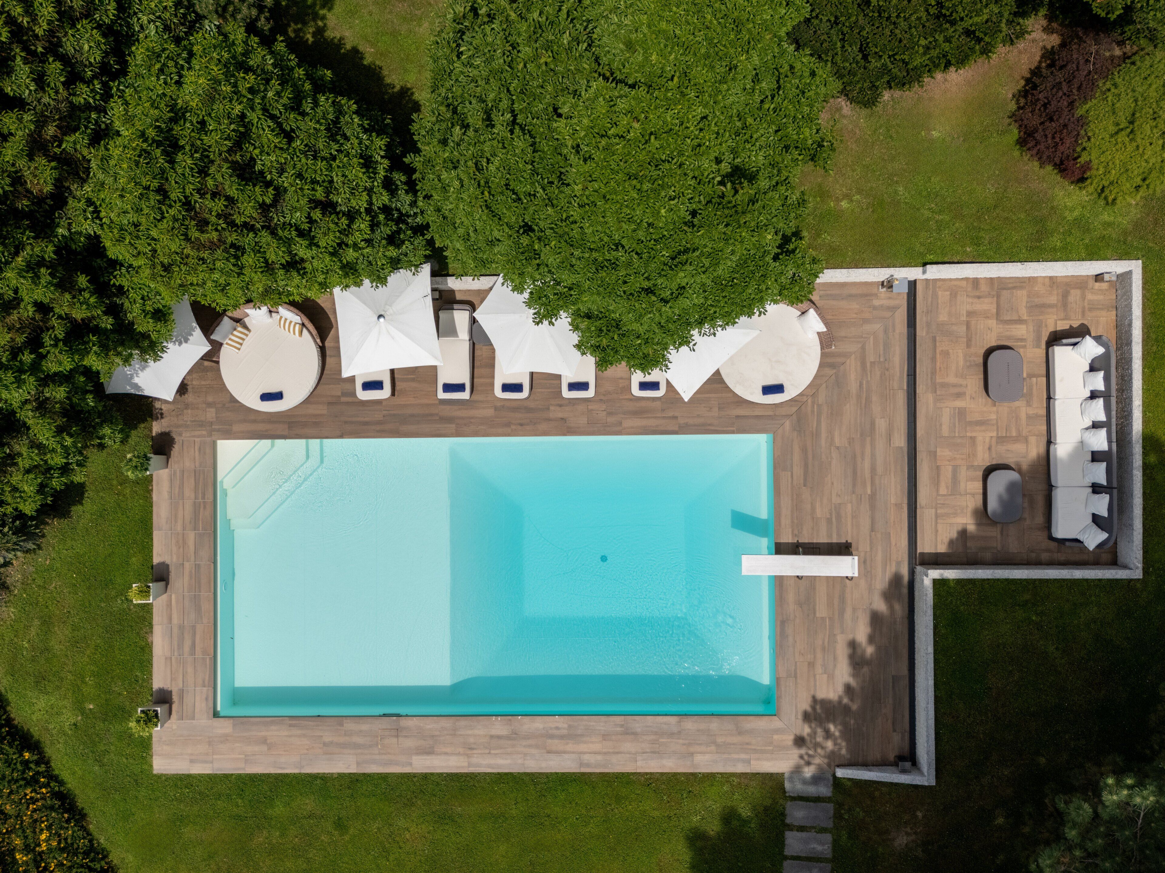 Piscine extérieure (ouverte en saison), chaises longues