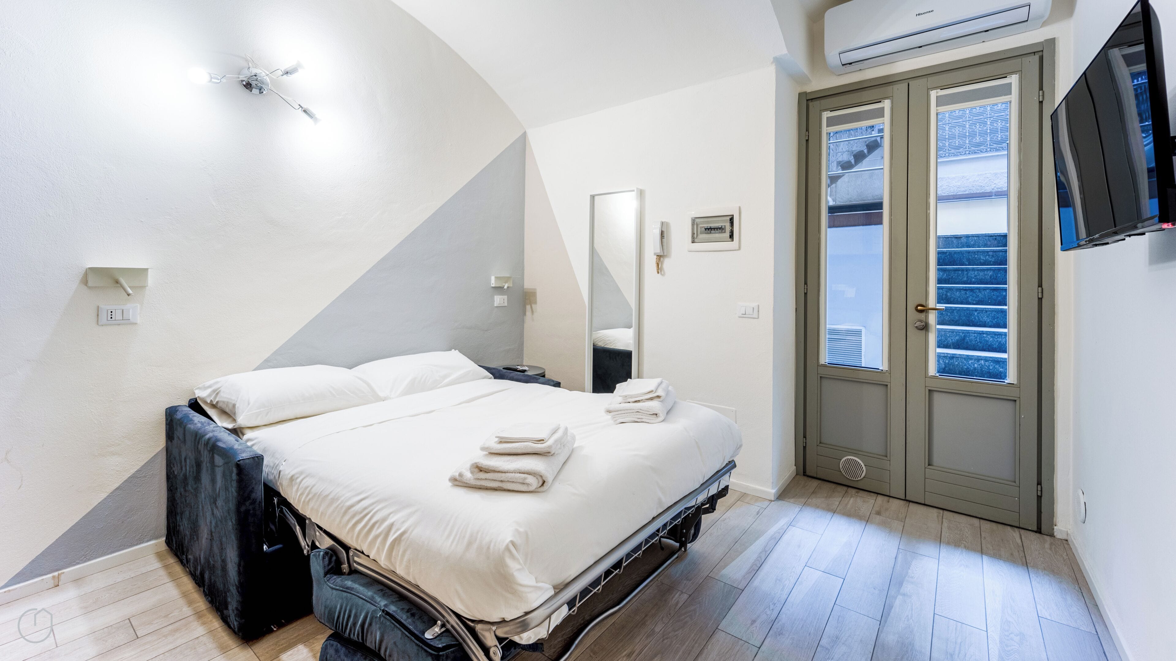 Studio (0 Bedroom) | Cots/infant beds, bed sheets