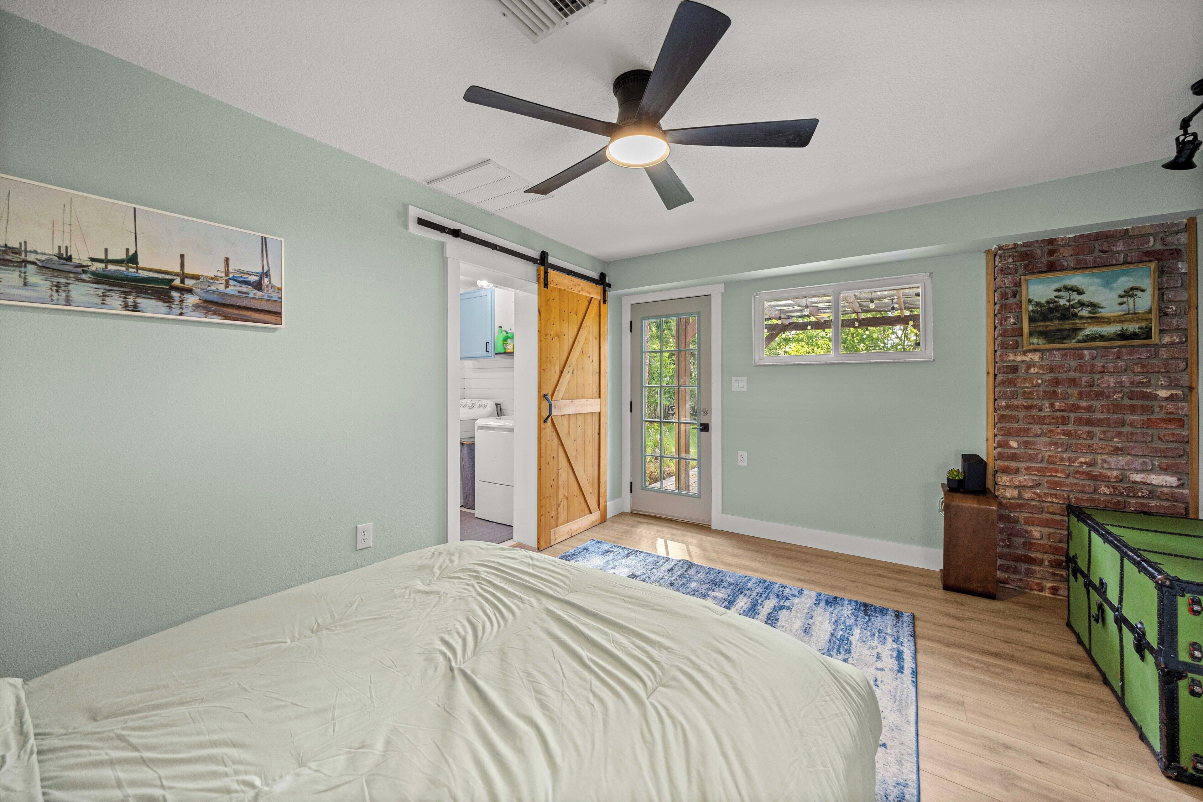 3 bedrooms, desk, WiFi (free), bed sheets