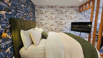 1 bedroom, iron/ironing board, internet, bed sheets