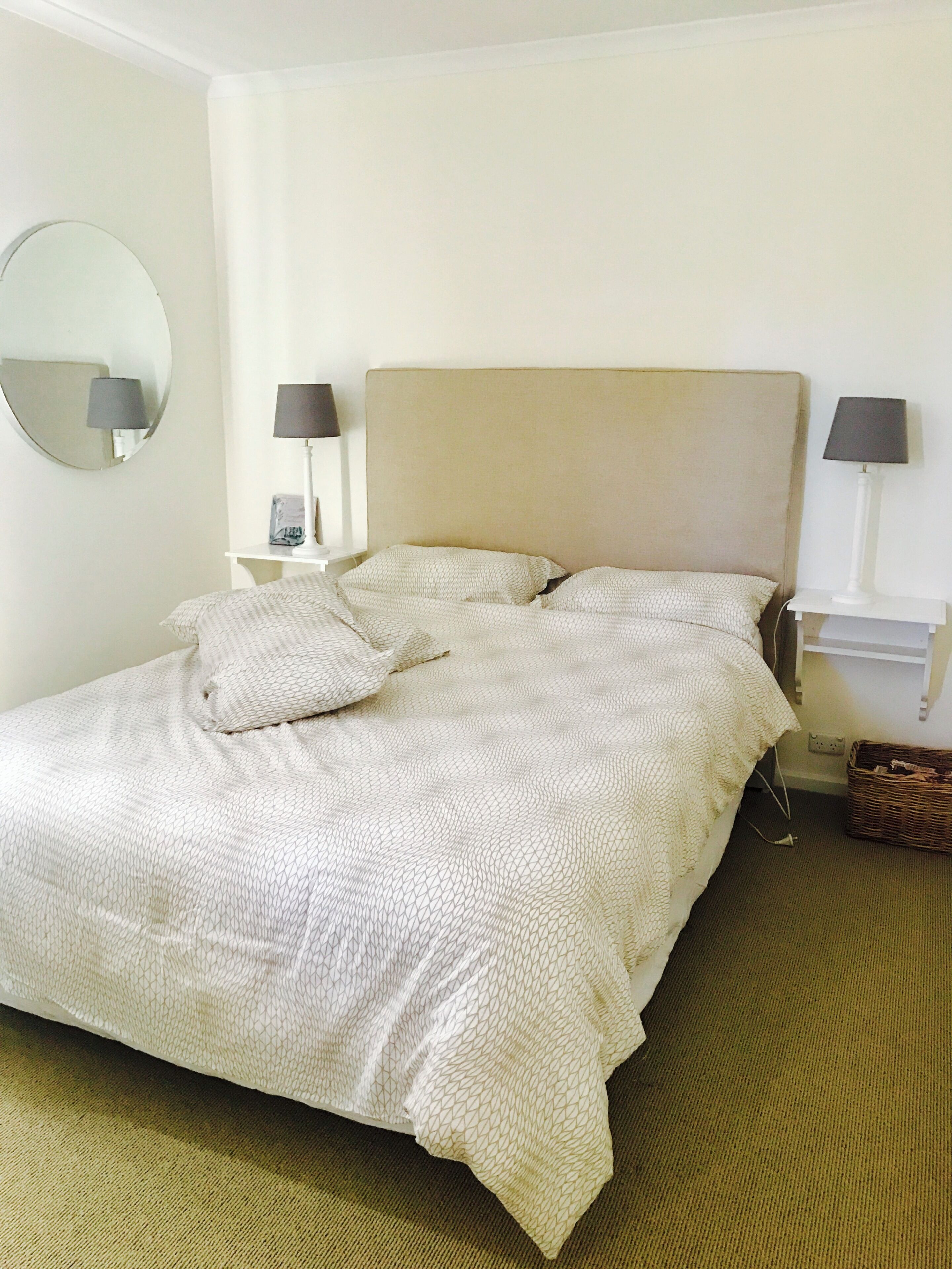 Iron/ironing board, WiFi, bed sheets