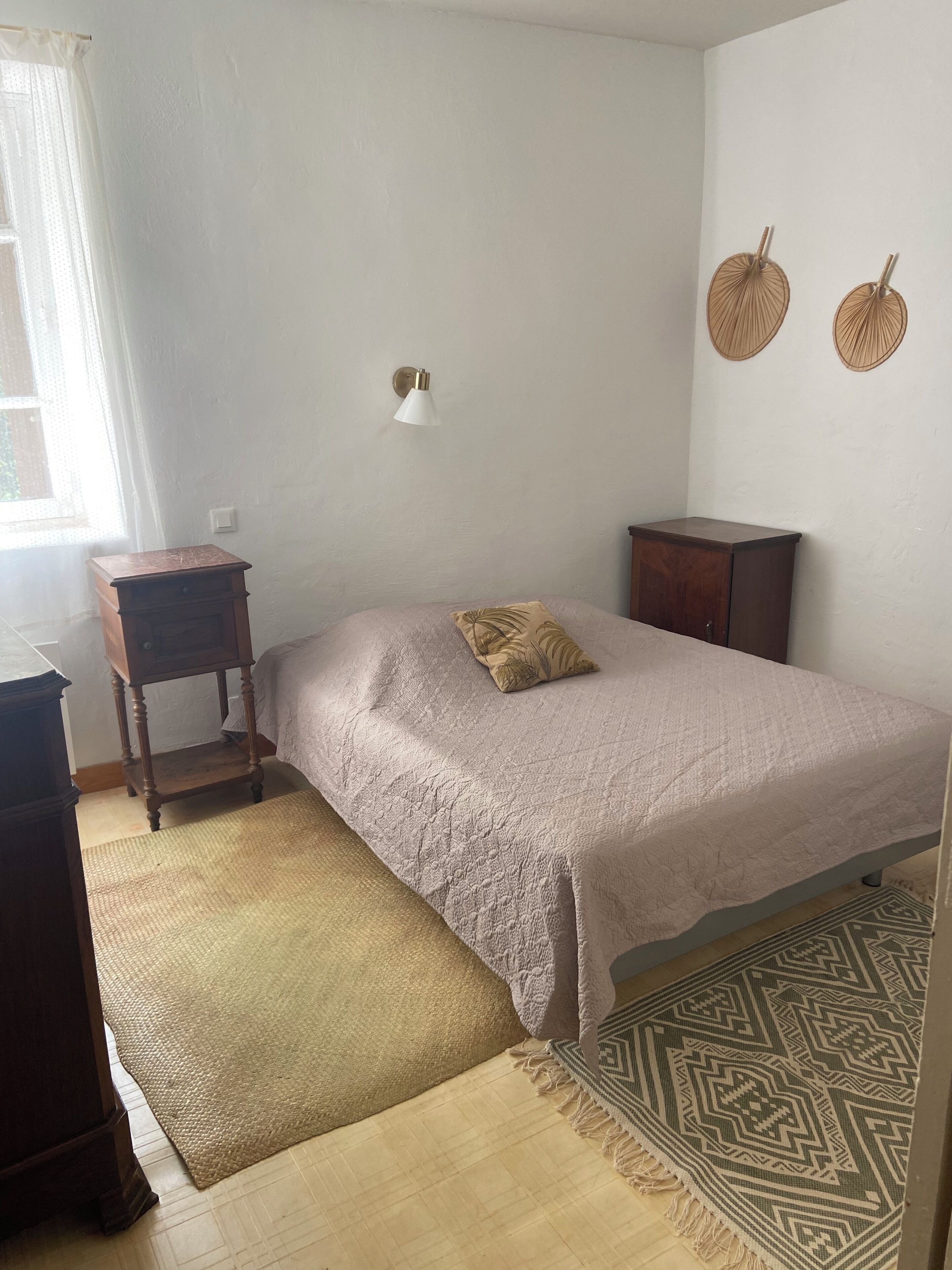 3 bedrooms, iron/ironing board, bed sheets