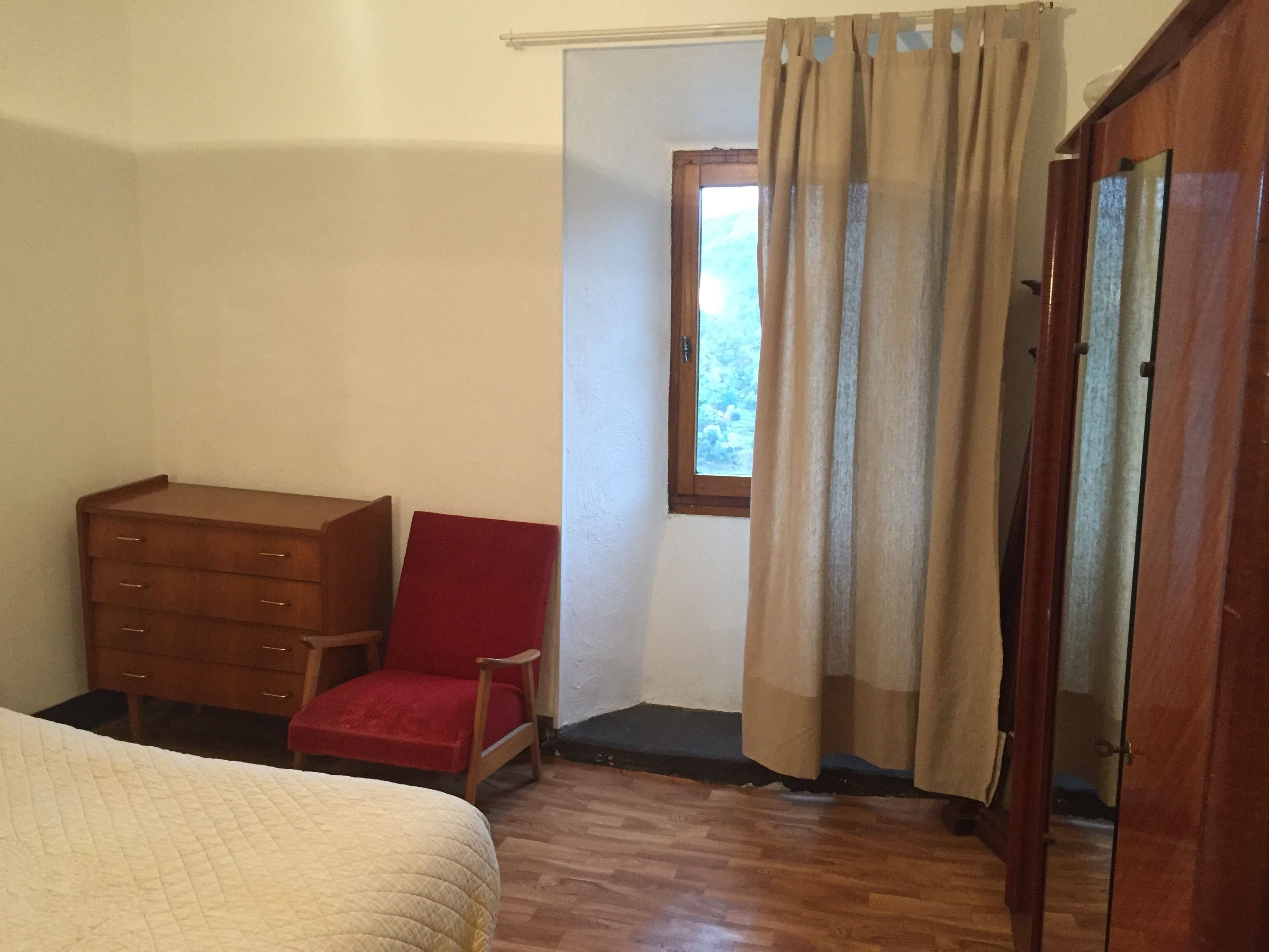 3 bedrooms, iron/ironing board, bed sheets