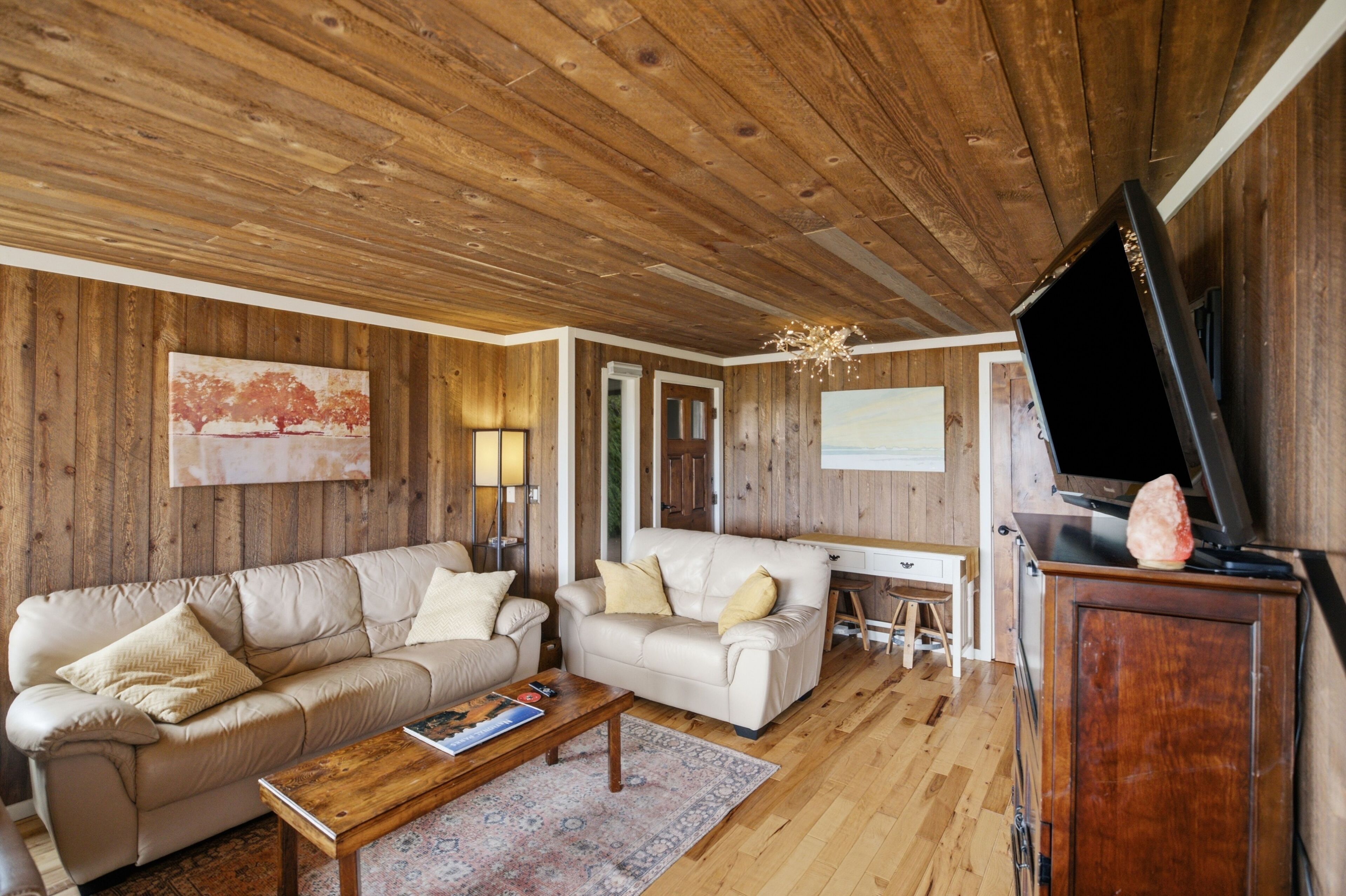 Walk To Private Beach: Bay-view Whidbey Island Gem - Oak Harbor, WA