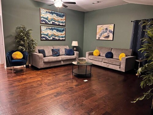 Built for Crews | 1-Story · XL Yard ·Ample Parking