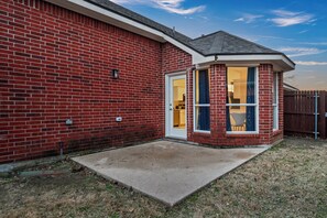 Exterior detail - Frisco 4BR | Crew, Team & Relocation Ready (Frisco)