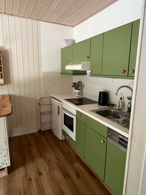 Refrigerador, horno, parrilla de estufa y lavavajillas 