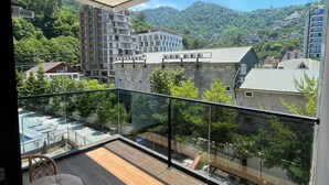 Studio Suite, Balcony, Mountain View | Property grounds