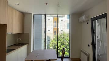 Studio suite, balkon, uitzicht op bergen | Dineren