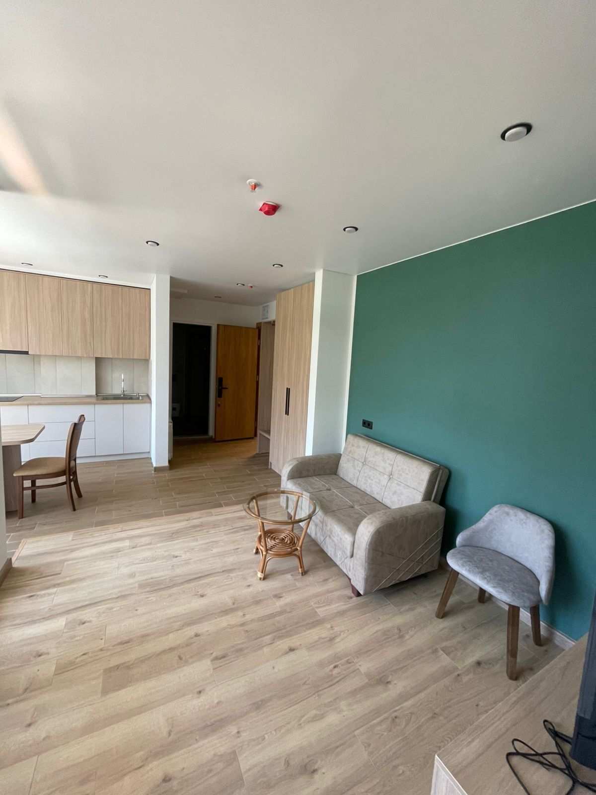 Studio suite, balkon, gedeeltelijk uitzicht op zee | Woonruimte