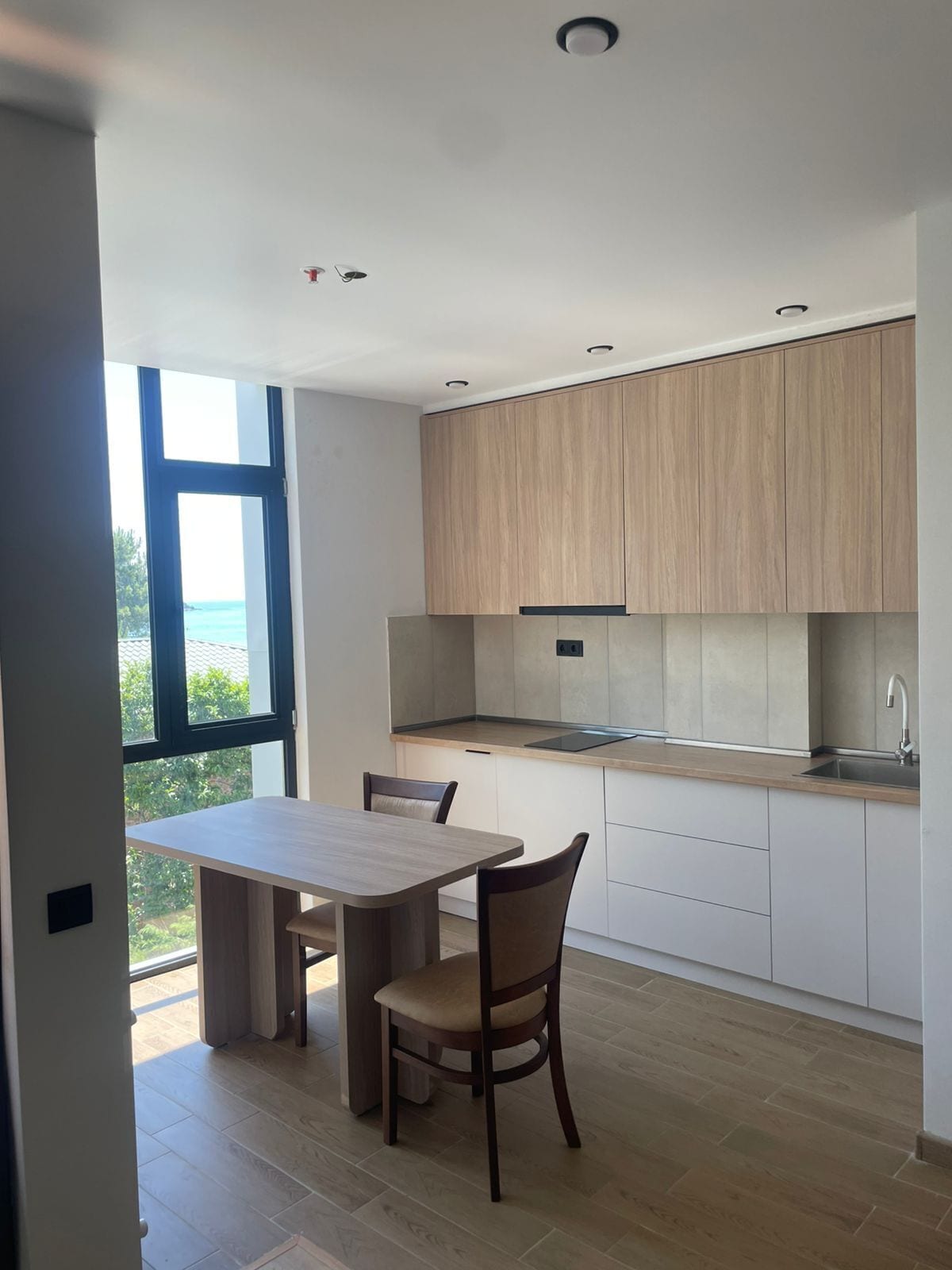 Suíte estúdio, sacada, vista parcial para o mar | Cozinha privada | Cooktop