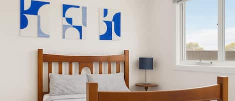 Iron/ironing board, WiFi, bed sheets