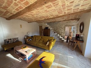 Living area - Vrbo Property (Garrigues-Sainte-Eulalie)