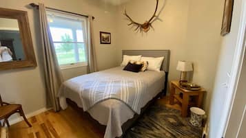 House, 4 Bedrooms | 4 bedrooms, laptop workspace, iron/ironing board, WiFi (free)