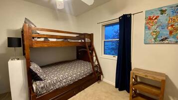 House, 4 Bedrooms | 4 bedrooms, laptop workspace, iron/ironing board, WiFi (free)