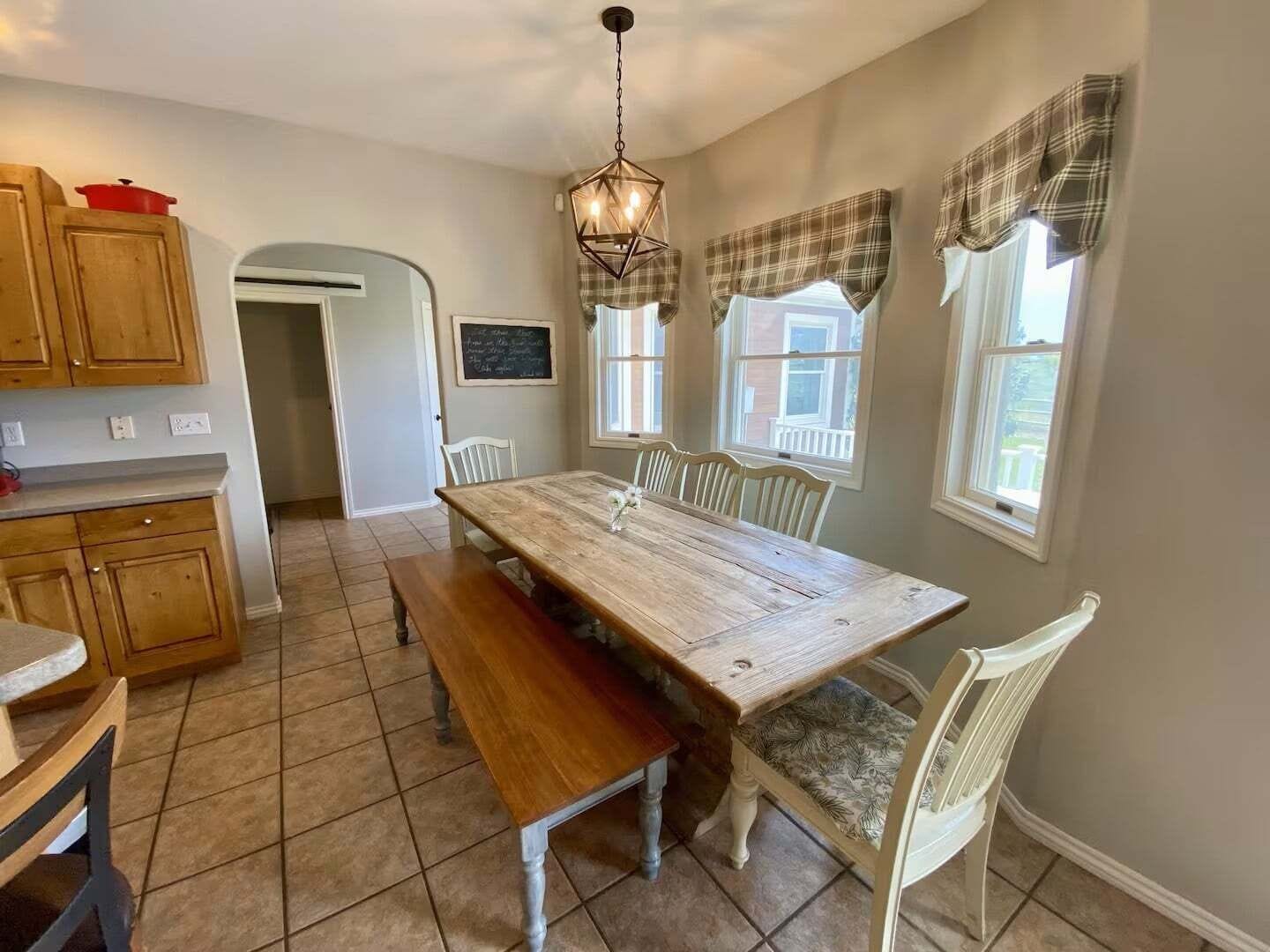 House, 4 Bedrooms | Dining