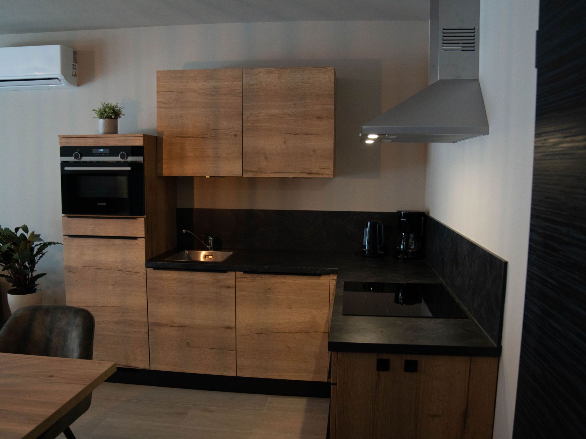 Refrigerador, horno y utensilios de cocina 