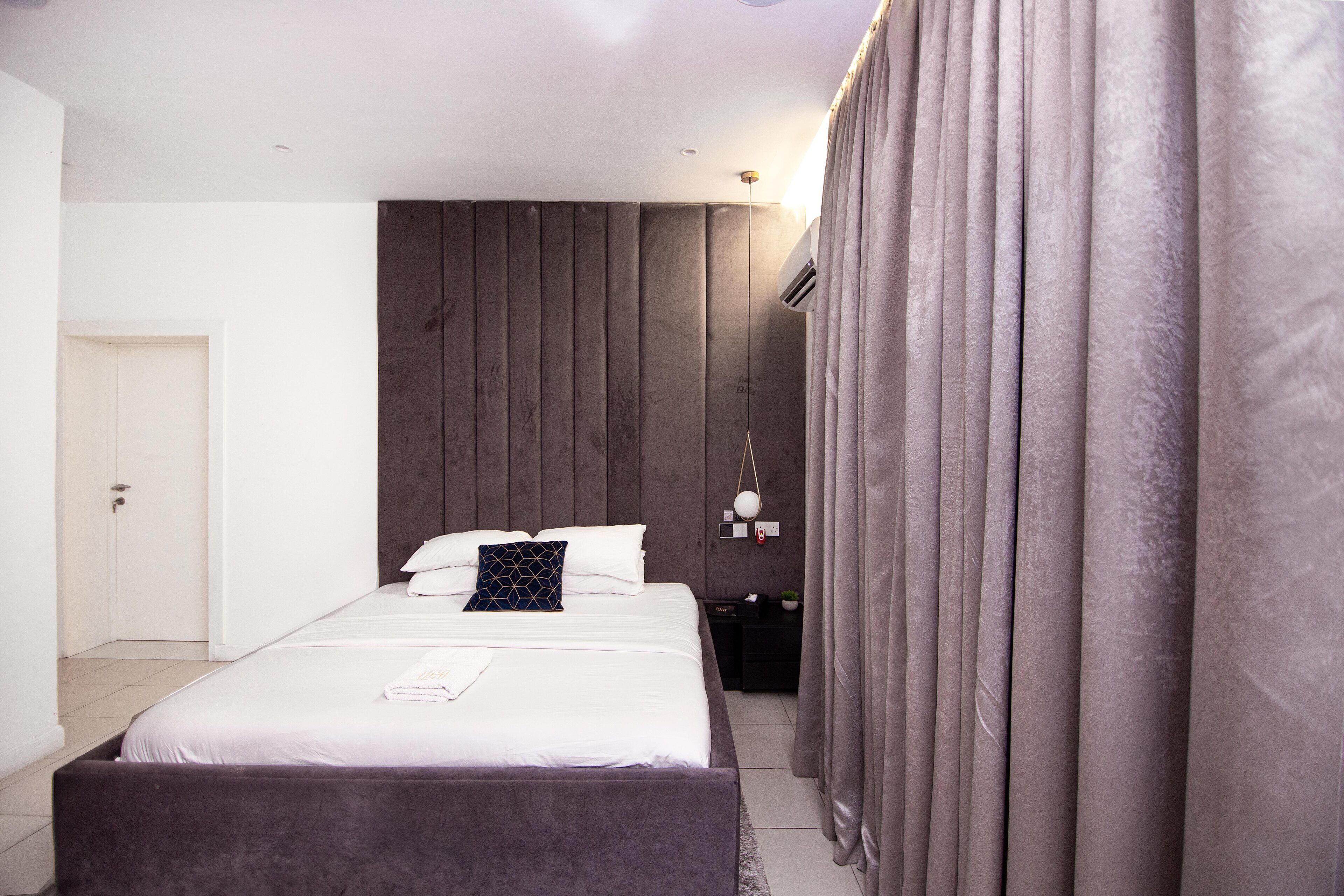 Premium-Apartment, 2 Schlafzimmer, Küche, Executive-Etage | Schreibtisch, laptopgeeigneter Arbeitsplatz, schallisolierte Zimmer
