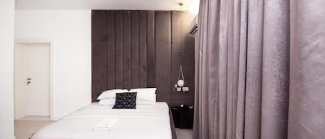 Premium-Apartment, 2 Schlafzimmer, Küche, Executive-Etage | Schreibtisch, laptopgeeigneter Arbeitsplatz, schallisolierte Zimmer