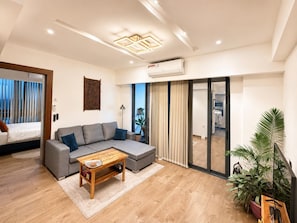 Premier Apartment, City View | Living area | 42-inch flat-screen TV with premium channels - Solaris  (Accra)