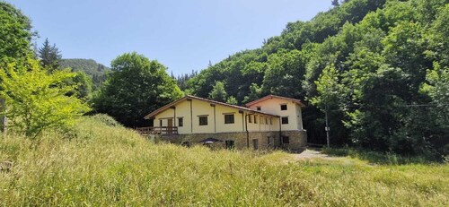 Jentilbaratze: More Than Just a Country House. Multifunctional space surrounded by nature