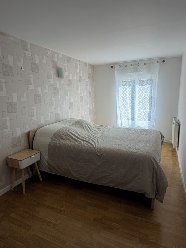 2 bedrooms, bed sheets
