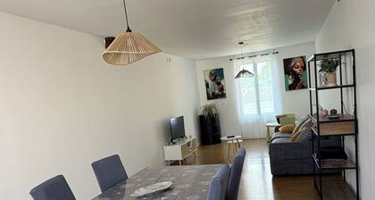 Apartment in Sainte-Menehould, not far from shops and restaurants.