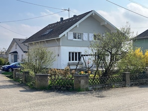 Exterior - Family home in a peaceful residential neighborhood at the foot of the Vosges Mountains (Cernay)