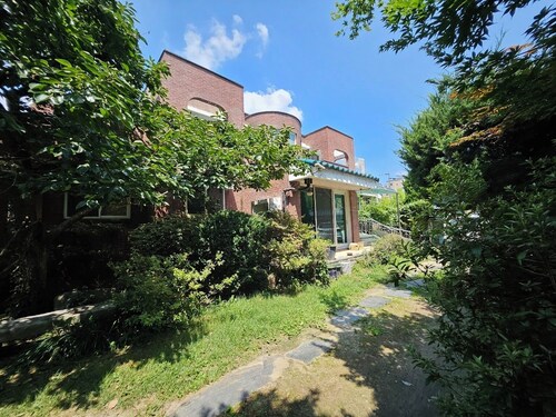 10mins to the LEGO LAND KOREA.Traditional Forest house in the city (CHUN-CHEON)