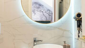 Classic Double Room, Balcony | Bathroom | Hair dryer, towels, soap, shampoo