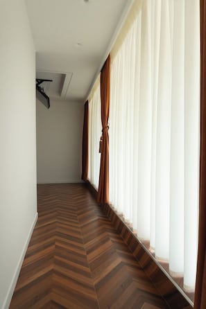 Luxury Studio Suite, City View | Interior
