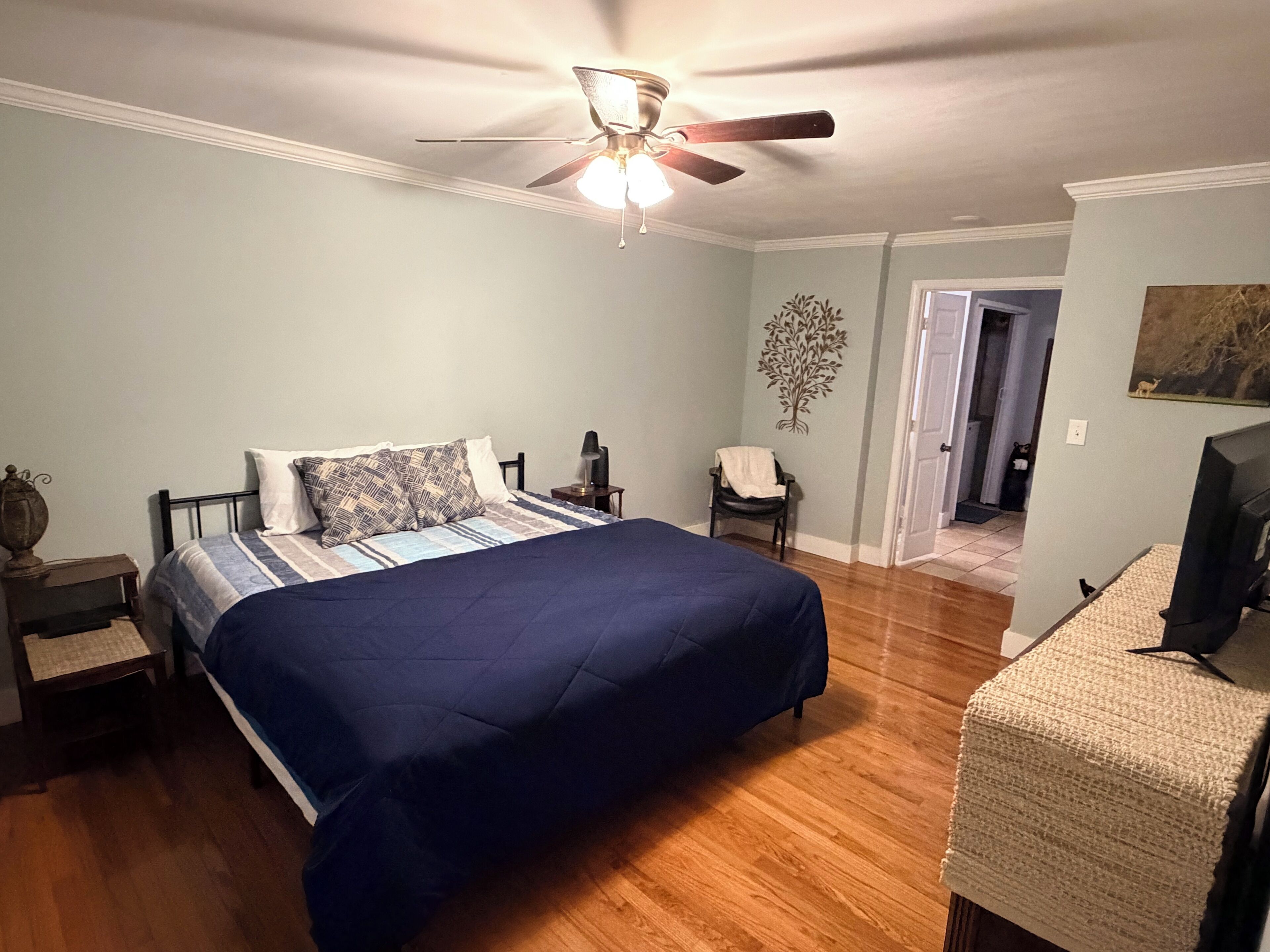 4 bedrooms, WiFi (free), bed sheets