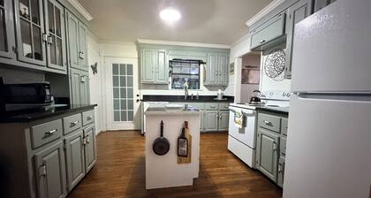 Relax & Unwind at This Beautiful 4-Bedroom Lake House Russellville