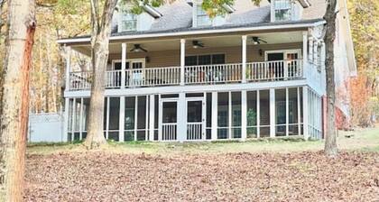 Relax & Unwind at This Beautiful 4-Bedroom Lake House Russellville