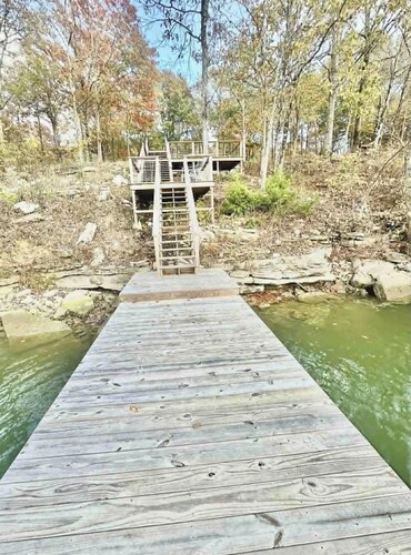 Relax & Unwind at This Beautiful 4-Bedroom Lake House Russellville